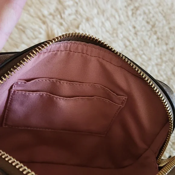 Beautiful Coach Evergreen Wildflower Signatue Camera Style Crossbody Bag 🩷🤍 - Picture 11 of 16